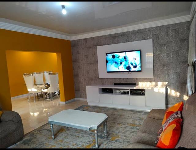 3 BEDROOM HOUSE FOR SALE IN THE ORCHARDS